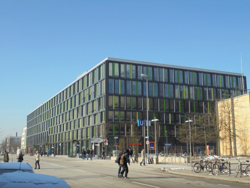 Neubau eines Einkaufszentrums mit Büroflächen in München-Moosach